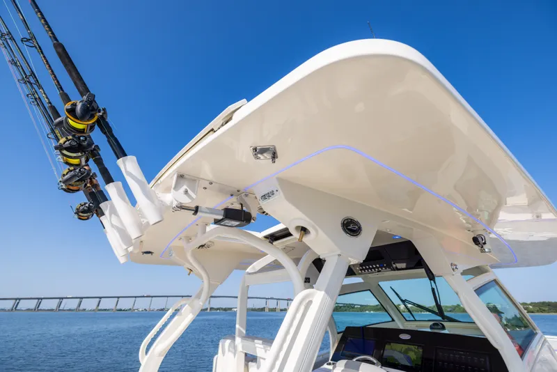 Slide: The Image of Scout 400 LXF 2025 - 14
