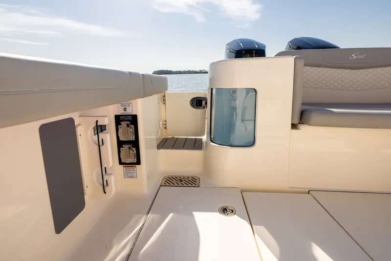 Slide: The Image of Scout 400 LXF 2025 - 39