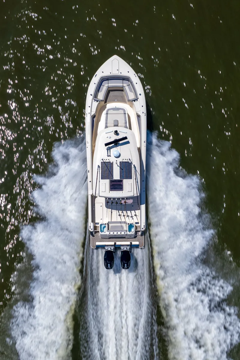 Slide: The Image of Scout 400 LXF 2025 - 80