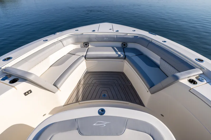 Slide: The Image of Scout 400 LXF 2025 - 6