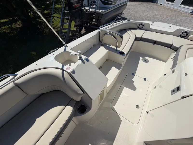 Slide: The Image of The image shows the spacious cockpit of a 2024 Stingray 212 SC with beige upholstery. - 7