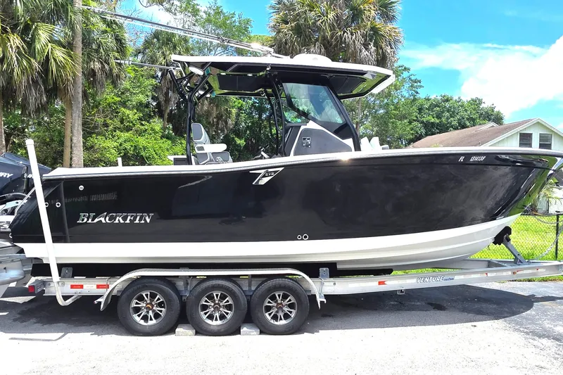 Slide: The Image of Barca Blackfin 272 CC 2021 su rimorchio, vista laterale. - 3