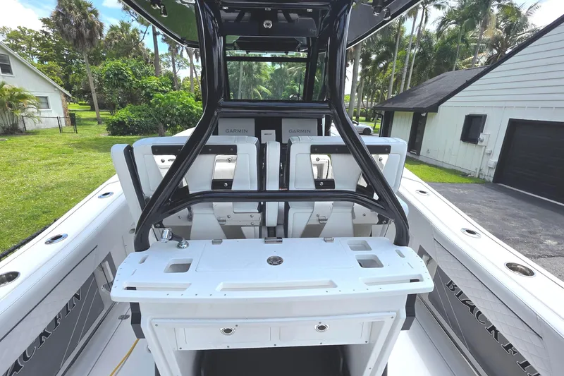 Slide: The Image of Vista interior de un barco Blackfin 272 CC 2021 con equipo Garmin. - 27
