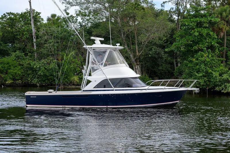 Slide: The Image of Bertram 35 Flybridge 2018 - 7