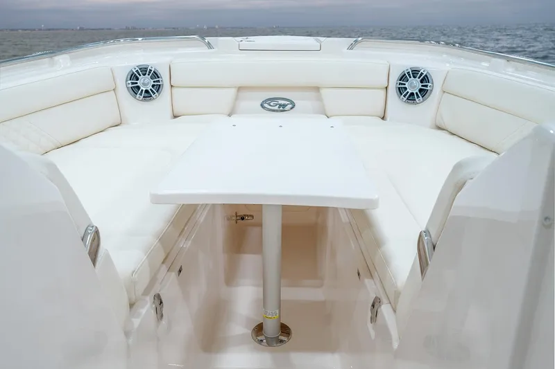 Slide: The Image of Intérieur du bateau Grady-White Freedom 325, année 2026. - 4