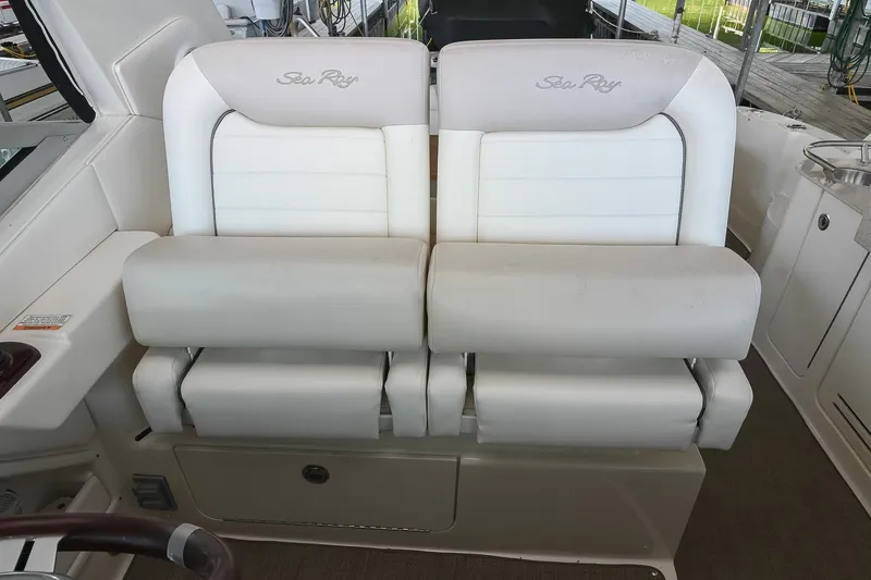 Slide: The Image of White leather seats on a 2011 Sea Ray Sundancer 330 boat. - 18