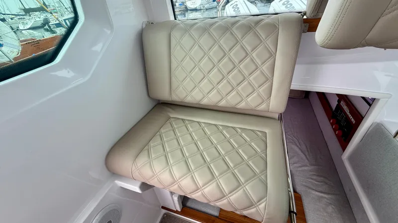 Slide: The Image of Axopar 28 Cabin 2023 - 41