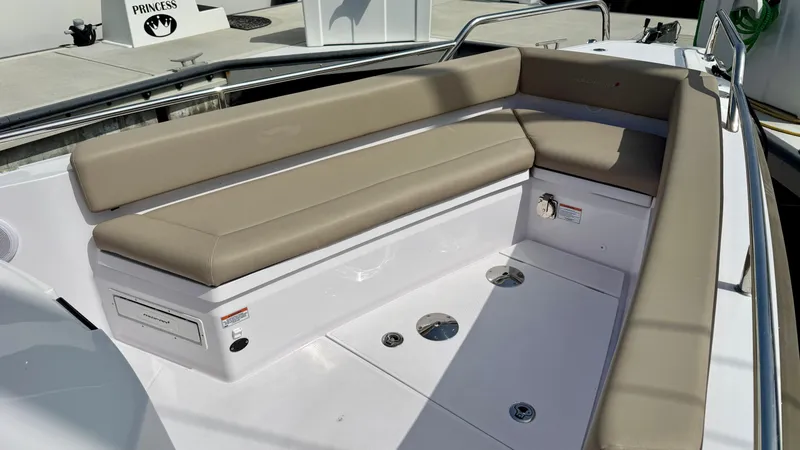 Slide: The Image of Axopar 28 Cabin 2023 - 29