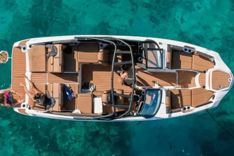 Slide: The Image of Aerial view of 2026 Yamaha Boats 222SE on clear turquoise water. - 7