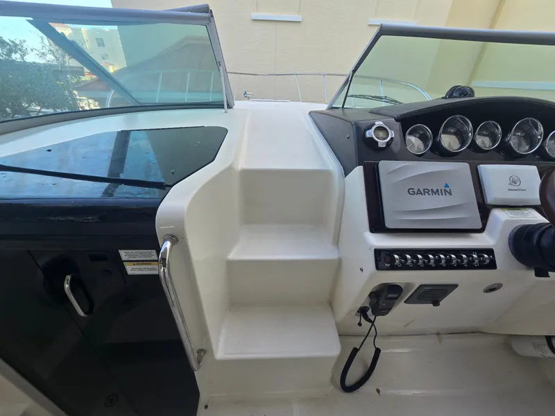 Slide: The Image of Sea Ray Sundancer 310 2011 - 9
