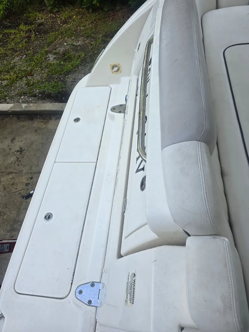 Slide: The Image of Sea Ray Sundancer 310 2011 - 6
