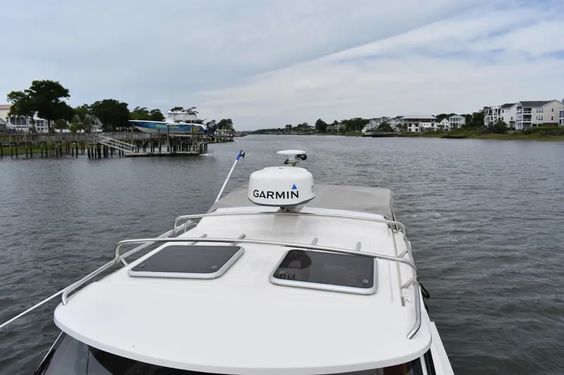 Slide: The Image of 2022 Cutwater C-248 Coupe auf ruhigem Fluss mit Garmin-Ausrüstung. - 8