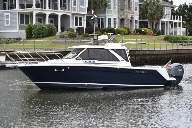 Slide: The Image of 2022 Cutwater C-248 Coupe boot op rustig water bij huizen. - 3