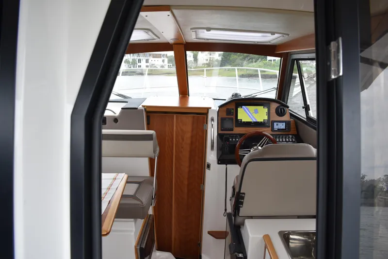Slide: The Image of Intérieur du Cutwater C-248 Coupe 2022 avec console de pilotage. - 16