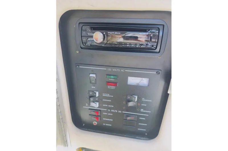 Slide: The Image of Control panel of a 2003 Sea Ray Sundancer 260 boat with stereo system. - 8