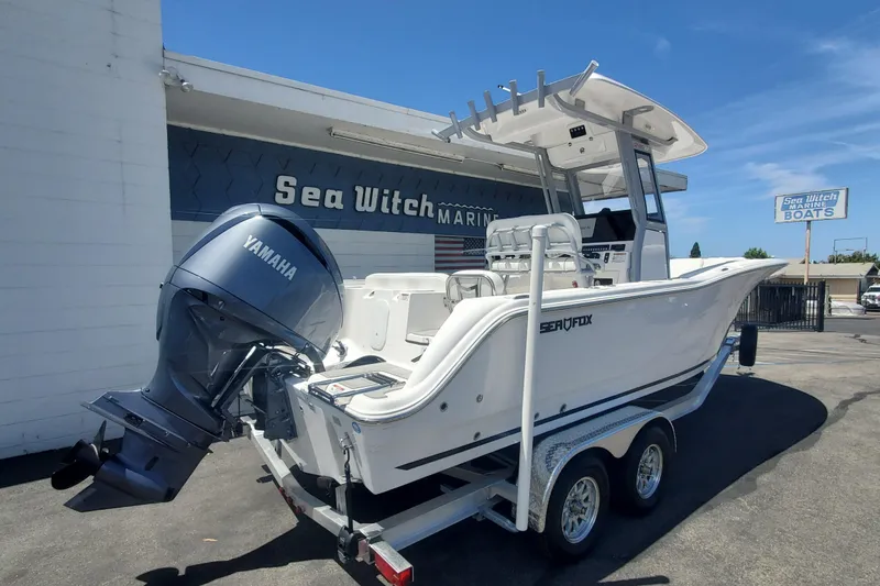 Slide: The Image of 2026 Sea Fox 248 Commander Boot bei Sea Witch Marine. - 2