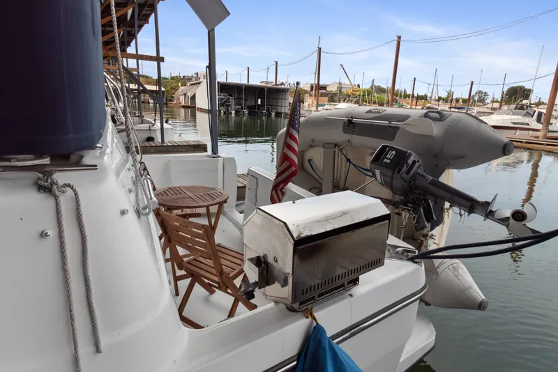 Slide: The Image of Bayliner 4087 Aft Cabin Motoryacht 2000 with dinghy and American flag at marina. - 45