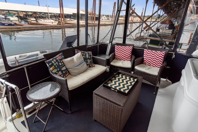 Slide: The Image of Bayliner 4087 Aft Cabin Motoryacht 2000 with cozy outdoor seating and marina view. - 36