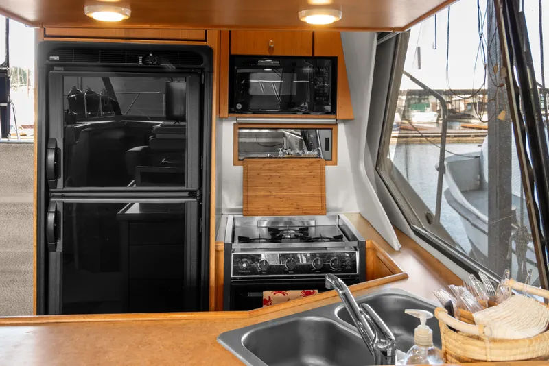 Slide: The Image of Interior of 2000 Bayliner 4087 Aft Cabin Motoryacht kitchen with appliances and sink. - 18