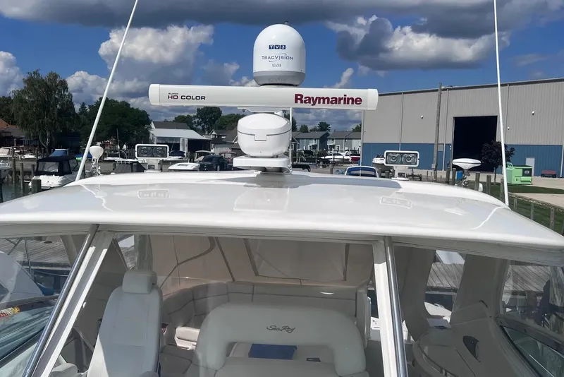 Slide: The Image of 1998 Sea Ray Sundancer 540 yacht with Raymarine radar, docked under a partly cloudy sky. - 39