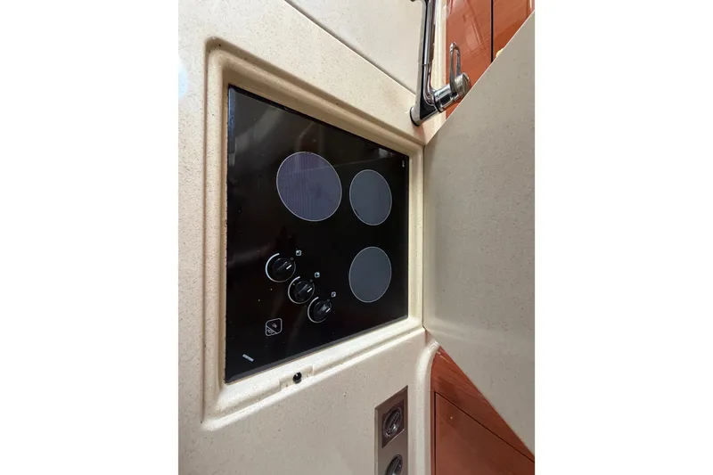 Slide: The Image of Built-in stovetop on 1998 Sea Ray Sundancer 540 yacht, featuring sleek design and modern controls. - 35