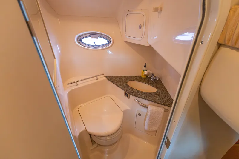 Slide: The Image of Sea Ray 420 Sundancer 2005 - 36