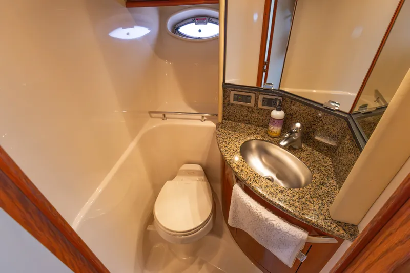 Slide: The Image of Sea Ray 420 Sundancer 2005 - 34