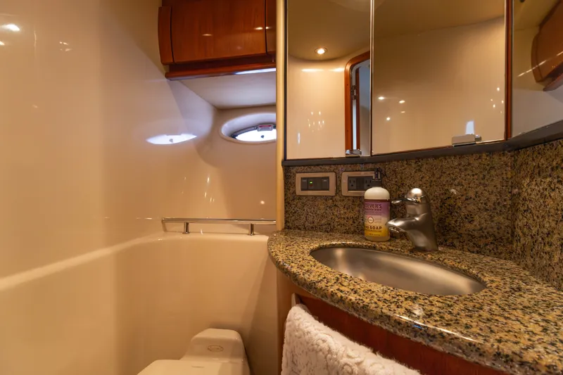 Slide: The Image of Sea Ray 420 Sundancer 2005 - 35