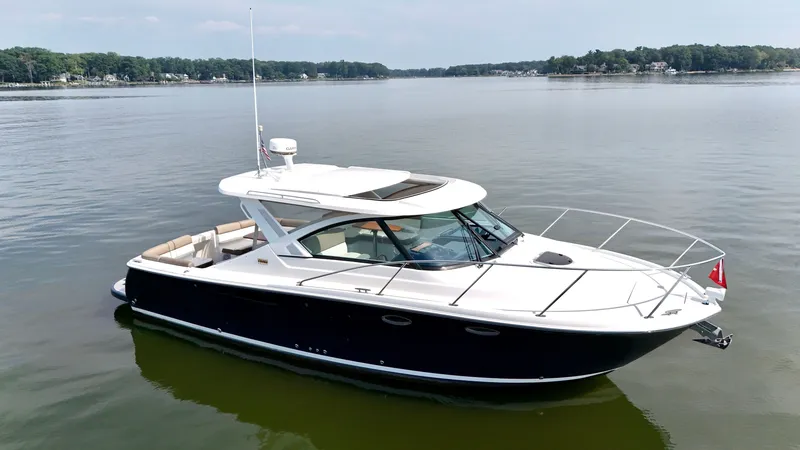 Slide: The Image of 2015 Tiara 31 Coronet - Exterior - 72