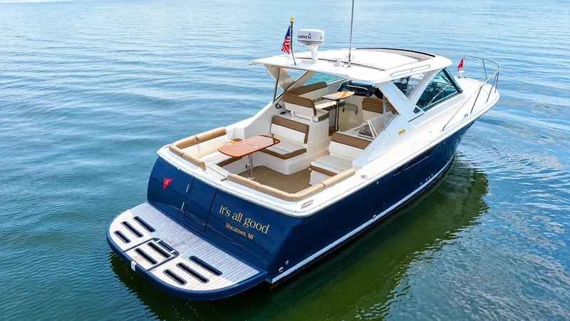 Slide: The Image of 2015 Tiara 31 Coronet - Exterior - 51