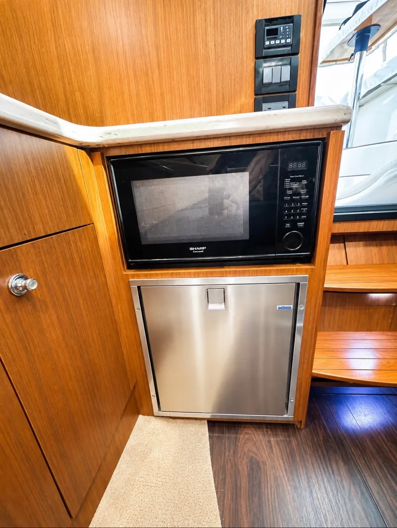 Slide: The Image of Galley - Refrigerator & Microwave - 60