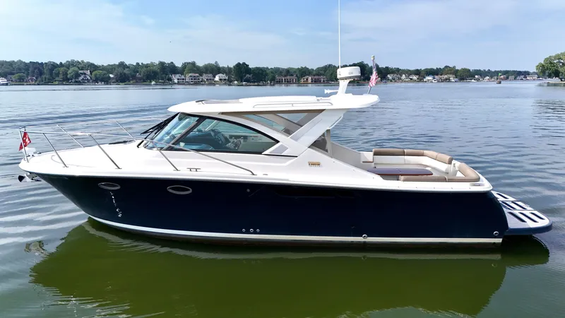Slide: The Image of 2015 Tiara 31 Coronet - Marine Blue Hull Color - 34