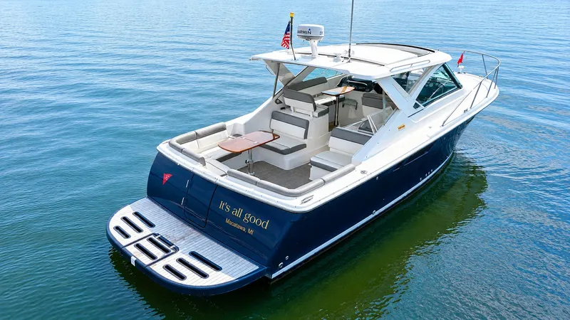 Slide: The Image of 2015 Tiara 31 Coronet - Exterior - 9