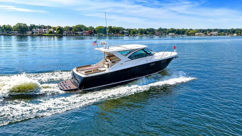 Slide: The Image of 2015 Tiara 31 Coronet - Running - 68