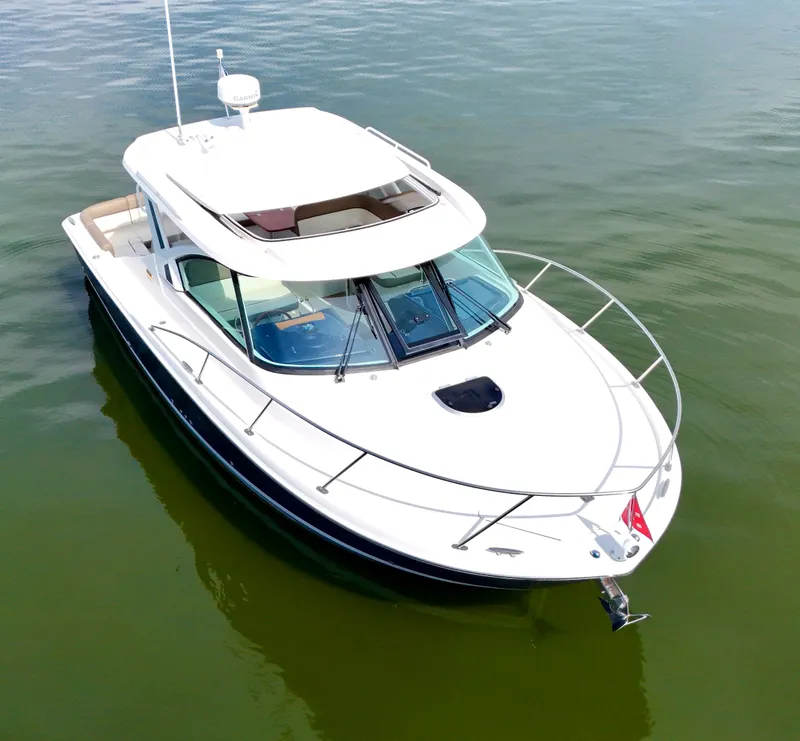 Slide: The Image of 2015 Tiara 31 Coronet - Exterior - 33