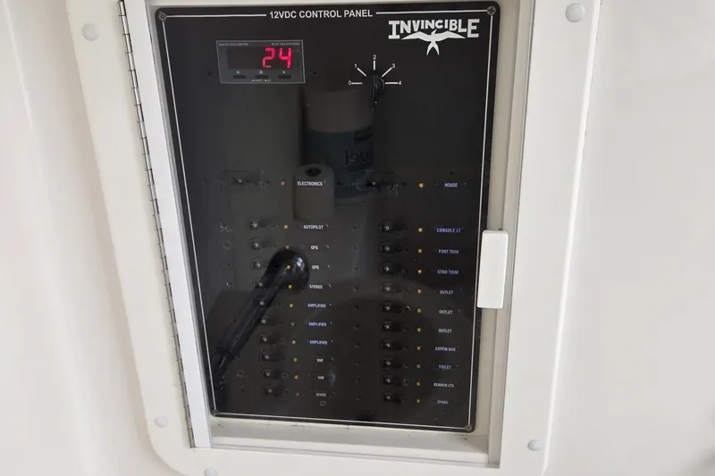 Slide: The Image of 12VDC control panel on 2018 Invincible 39 Open Fisherman boat. - 34