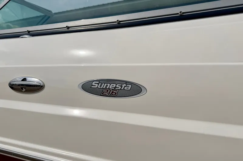 Slide: The Image of 2006 Chaparral Sunesta 216 boat emblem on white exterior. - 10