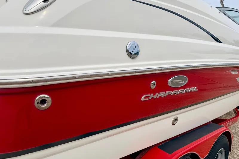 Slide: The Image of 2006 Chaparral Sunesta 216 boat with red and white exterior detailing. - 17