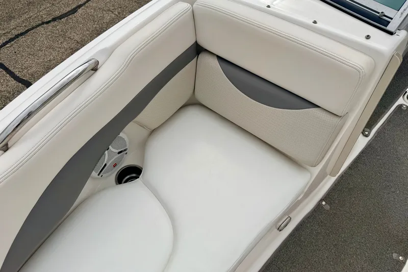Slide: The Image of 2006 Chaparral Sunesta 216 boat interior with white and gray seating. - 73