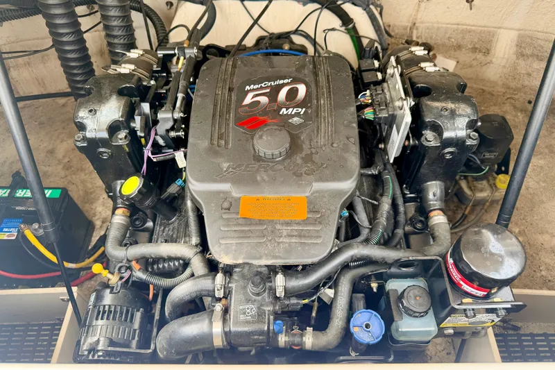 Slide: The Image of Engine of a 2006 Chaparral Sunesta 216 boat, featuring a MerCruiser 5.0 MPI. - 37