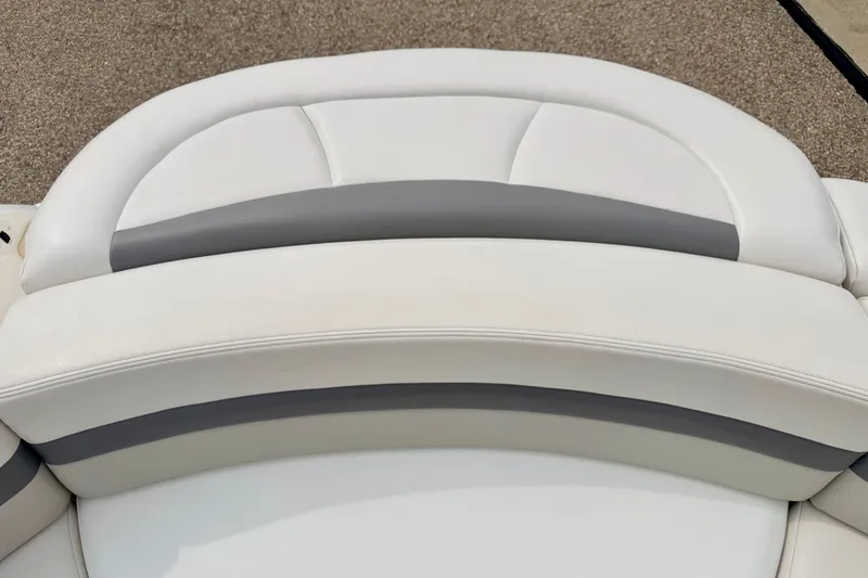 Slide: The Image of White and gray seating on 2006 Chaparral Sunesta 216 boat. - 25