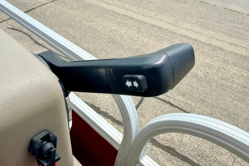 Slide: The Image of Control lever on 2022 Sun Tracker Bass Buggy 18 DLX pontoon boat. - 42
