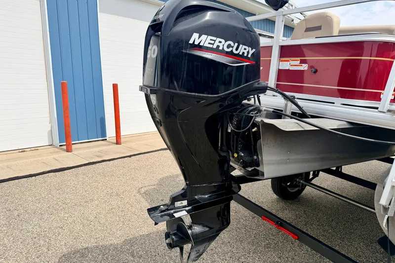 Slide: The Image of 2022 Sun Tracker Bass Buggy 18 DLX with Mercury outboard motor. - 21