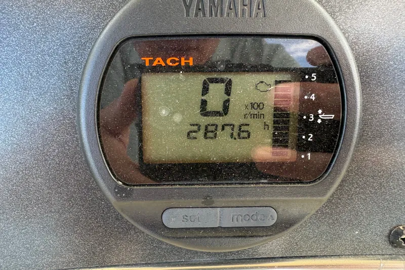 Slide: The Image of Yamaha tachometer display on 2014 Scout 225 XSF boat showing 287.6 hours. - 34
