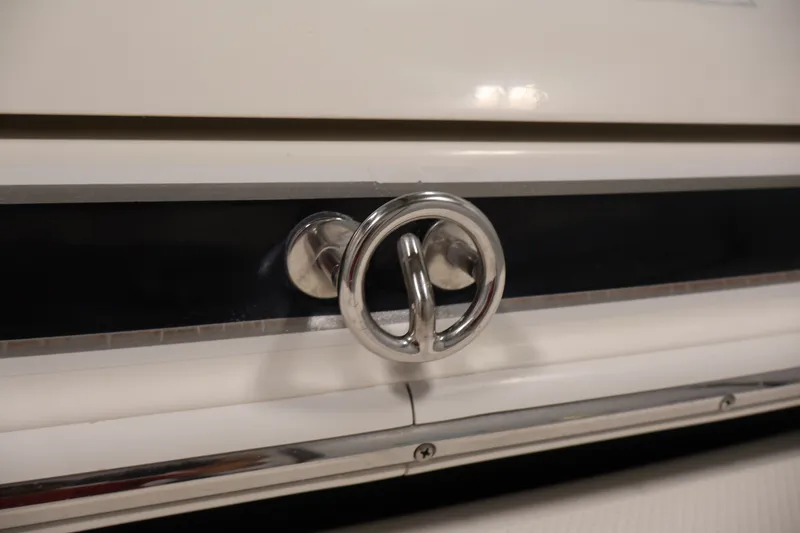 Slide: The Image of Chrome handle detail on 2008 Maxum 1900 SR3 boat. - 36