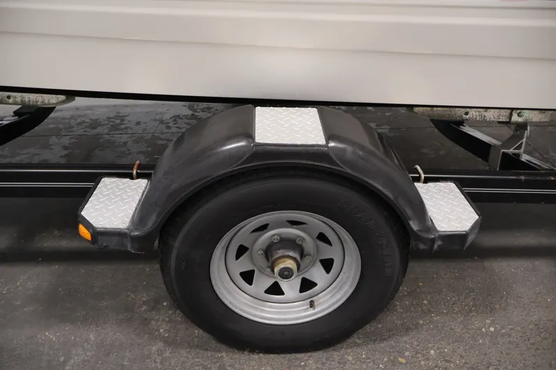 Slide: The Image of Trailer wheel and fender of a 2008 Maxum 1900 SR3 boat. - 42