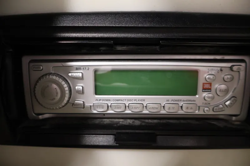 Slide: The Image of 2008 Maxum 1900 SR3 stereo system, JBL Marine MR-17.2, flip-down CD player. - 25