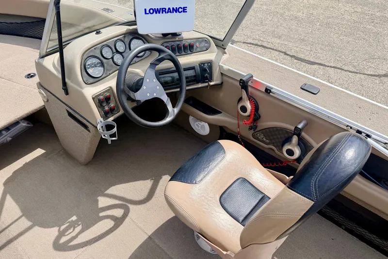 Slide: The Image of 2008 G3 Angler V185 FS boat interior with steering wheel and control panel. - 34