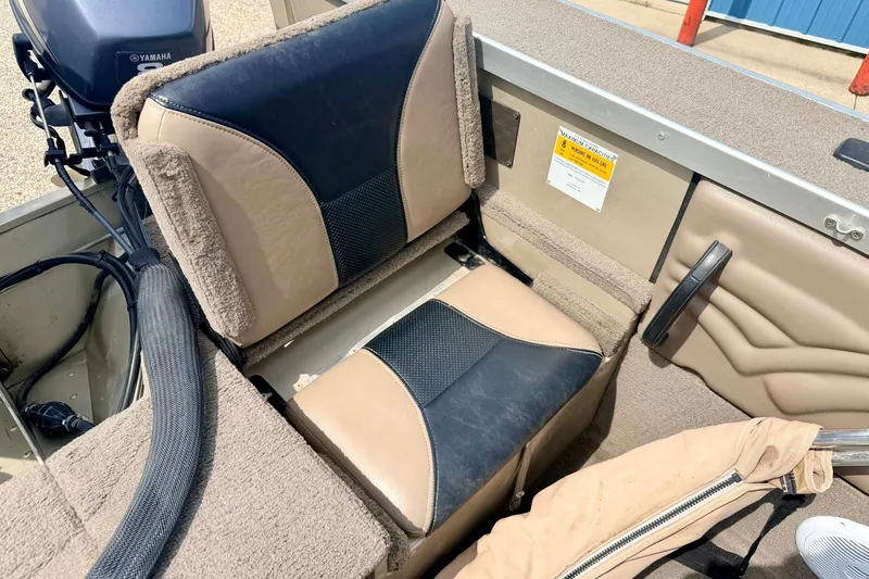 Slide: The Image of 2008 G3 Angler V185 FS boat interior with Yamaha motor and seating. - 29