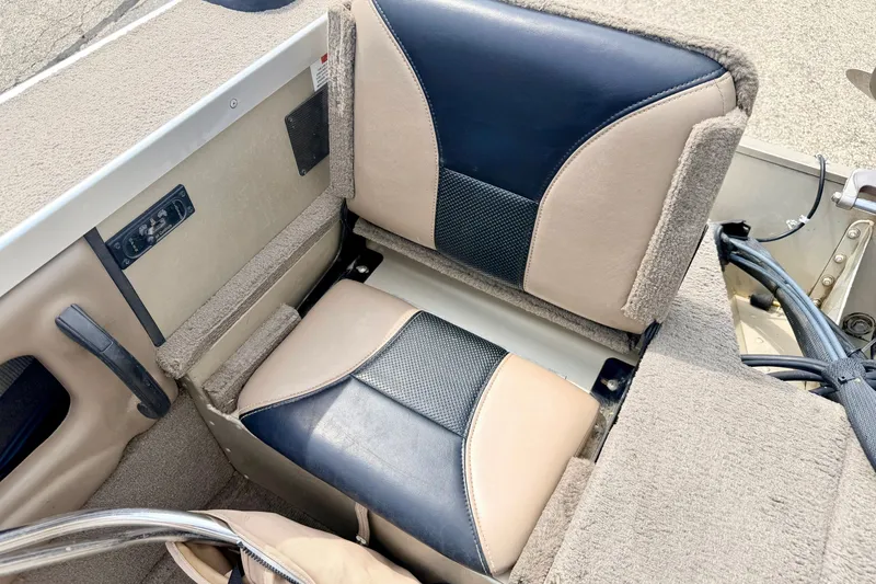 Slide: The Image of 2008 G3 Angler V185 FS boat seat with beige and black upholstery. - 75